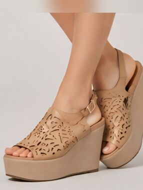 Naked Feet Tan Laser Cut-Out  Platform Wedge Sandals, Womens Sz 8, Leather